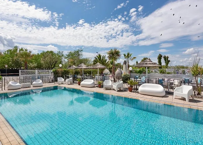 Liberty - Parking & 3* Riccione