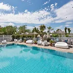 Liberty - Parking & 3* Riccione