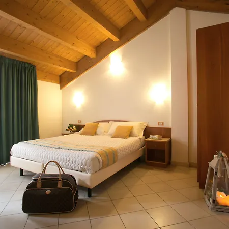 Liberty - Parking & 里乔内