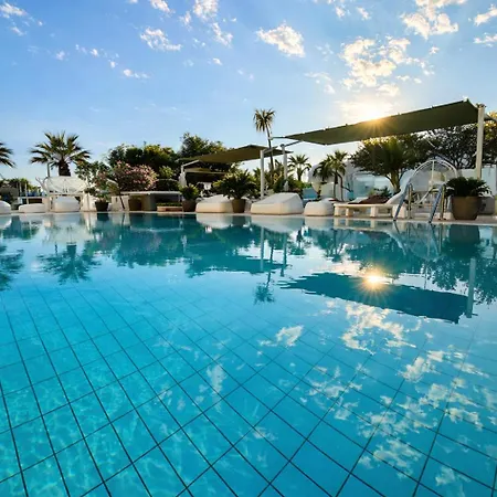 Liberty - Parking & Hotel 3*