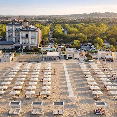 Szálloda Liberty - Parking & 3*